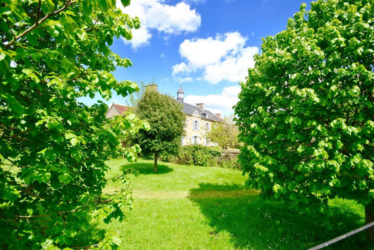 Le Domaine De Cordey Bed & Breakfast Boucé Екстериор снимка